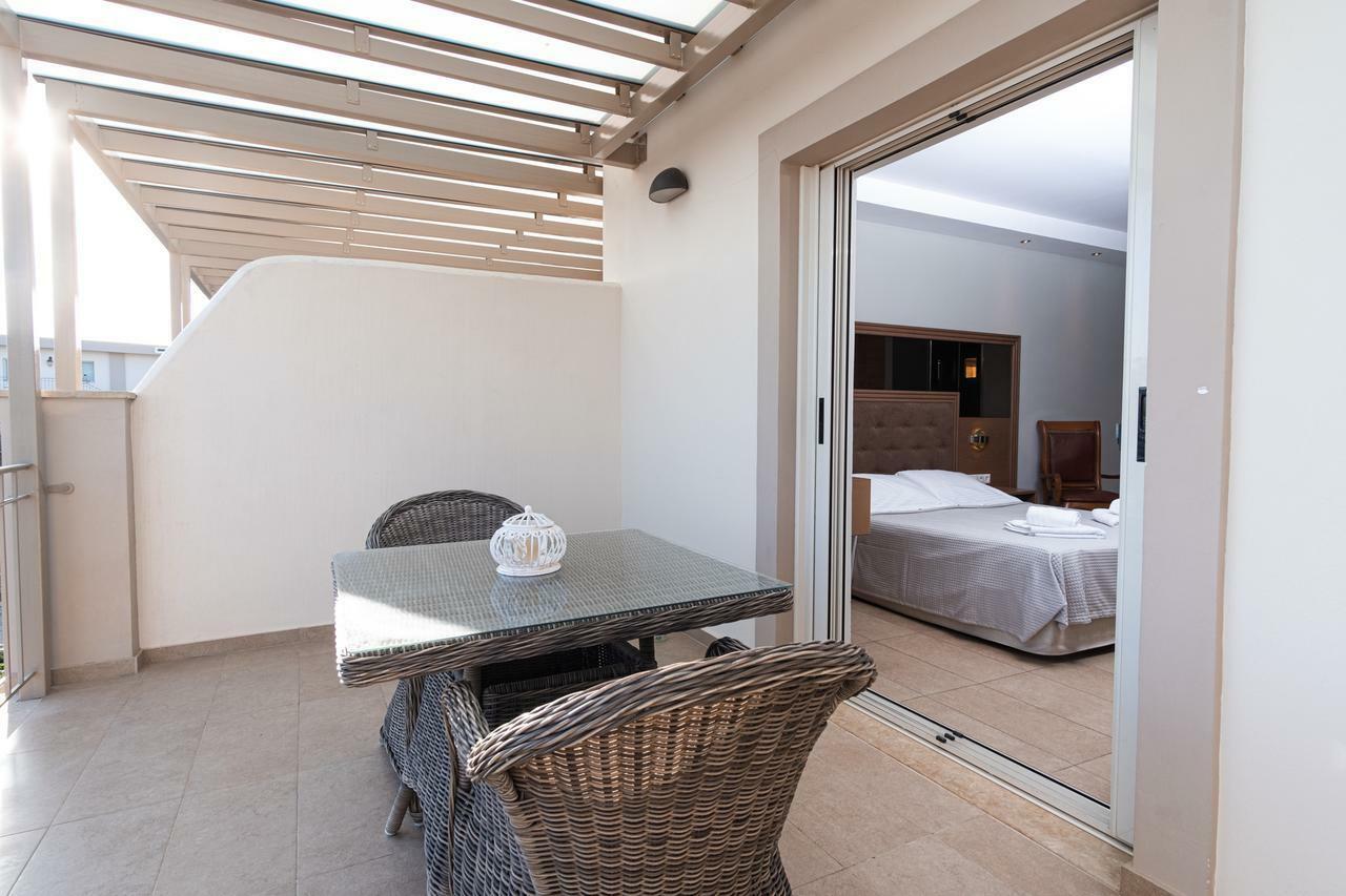 Zoe Seaside Resort Gialova Exterior photo
